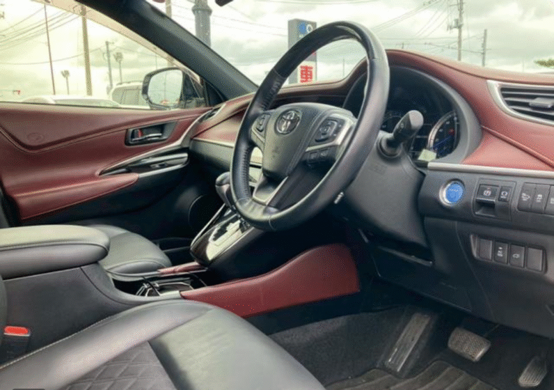 Toyota (RHD) Harrier Hybrid Premium 2019