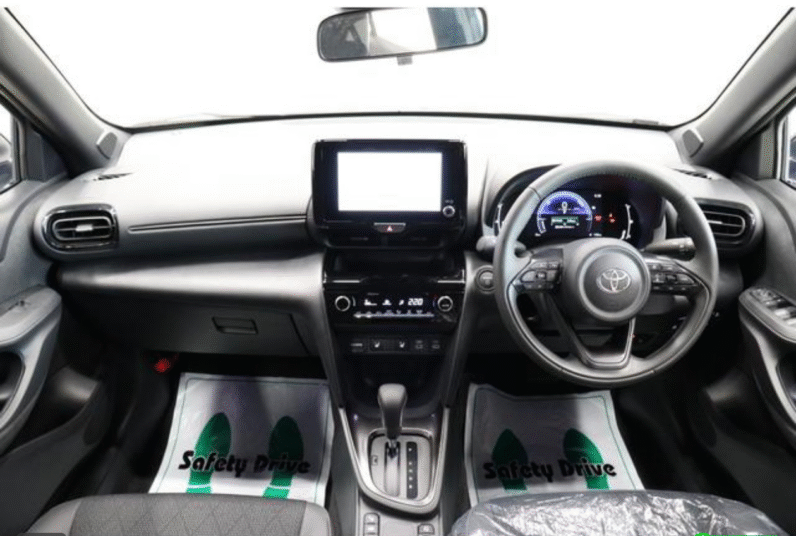 Toyota (RHD) Yaris Cross Hybrid Z 2025 White