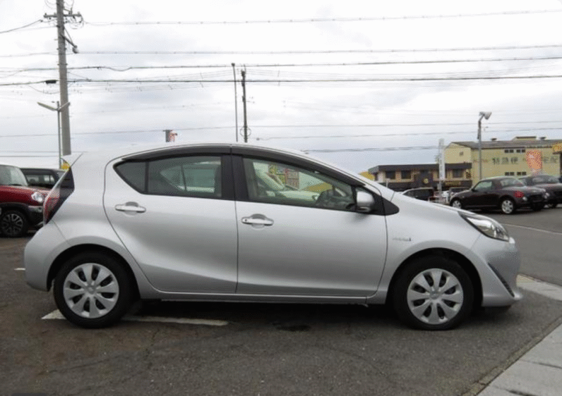 Toyota (RHD) Aqua L Hybrid 2020