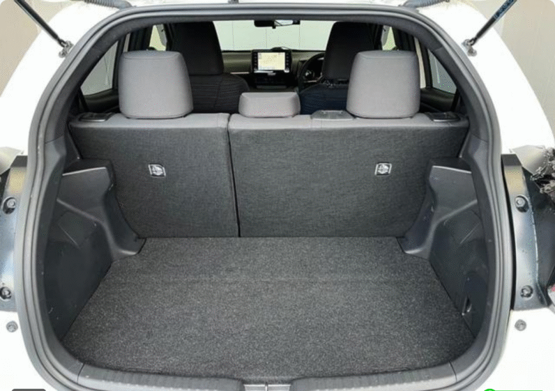 Toyota (RHD) Yaris Hatchback Hybrid Z 2022