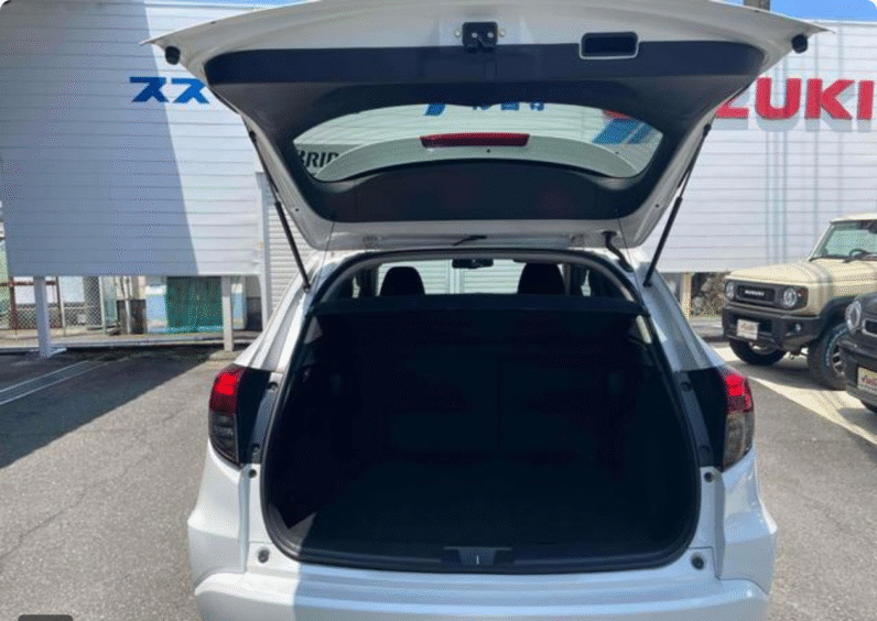 Honda (RHD) Vezel Hybrid 2019 White