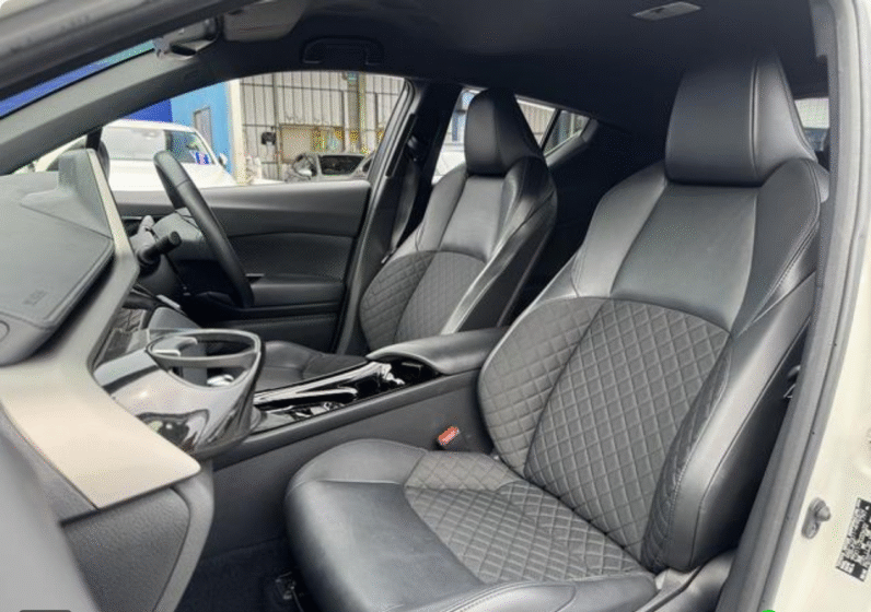 Toyota (RHD) C-HR Hybrid G Mode Nero 2021