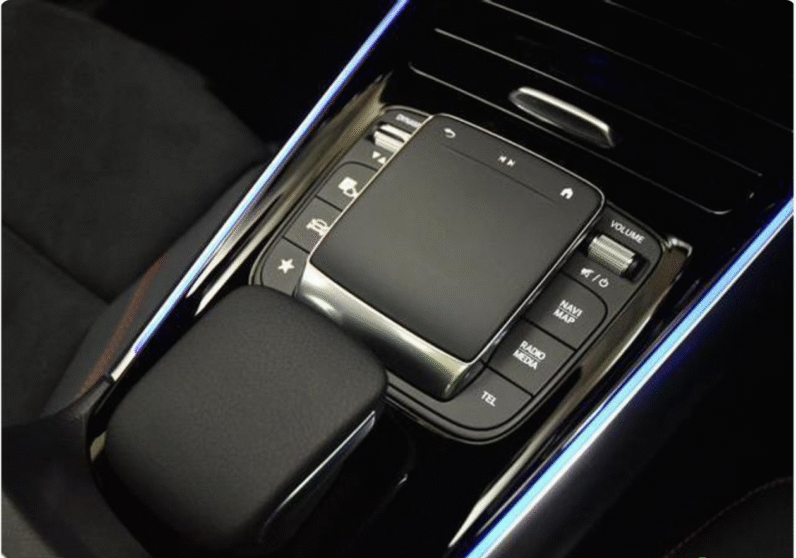 Mercedes-Benz (RHD) GLA200D 4-Matic AMG 2023 White